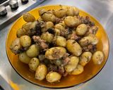 Une image de l'étape 17 de Pommes grenailles au lard, aubergine et oignons roses.