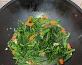 Foto langkah ke 4 dari resep Tumis Kangkung Kacang Panjang.