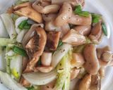 Фото кроку 3 до Салат з маринованими грибочками.