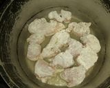 Foto del paso 3 de la receta: Pollo al escabeche con puré (práctico)