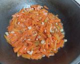 Foto langkah ke 3 dari resep Tumis Wortel Bawang Putih.