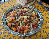Une image de l'étape 17 de Salade de quinoa au melon, concombre, tomates et oignon rouge.