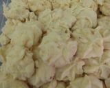 Foto langkah ke 7 dari resep Kue kering sagu keju lumer.