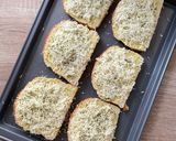 Foto langkah ke 2 dari resep Garlic Cheese Toast.