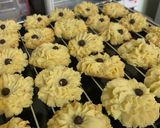 Foto langkah ke 4 dari resep Kue semprit keju.