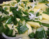 Foto del paso 2 de la receta: Tortilla de patata con cebolleta tierna
