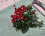 Foto langkah ke 1 dari resep Nasi goreng bawang keju sayur beku.