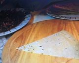 A picture of step 4 of Chicken mussakhan roll.