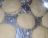 A picture of step 5 of Vanilla cream filled doughnuts.