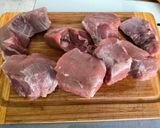 Une image de l'étape 1 de Veau mariné sauce BBQ à l’ail et oignon rouge.