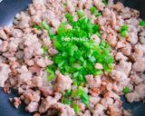 Hình bước làm 2 của món Thịt băm rang mặn ngọt