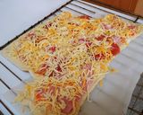 Foto del paso 3 de la receta: Pizza cuixot salat,amb beicon, ceba i formatge sense lactosa