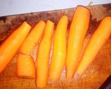 A picture of step 1 of Fresh Carrot Juice.