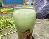 Foto langkah ke 4 dari resep Strawberry Matcha Latte.