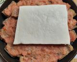 Foto del paso 3 de la receta: Milanesa con tomate, tiras de morrón y queso