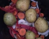 Foto del paso 1 de la receta: Batch cooking en olla de cocción lenta con pollo, patatas, verduras y caldo (base de varios tuppers)