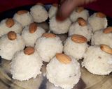 A picture of step 4 of Kachhe nariyal ke laddoo.