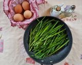 Foto del passaggio 2 della ricetta Frittata di erba cipollina