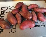 Une image de l'étape 1 de Pommes de terre à la tomate, coriandre et épices.