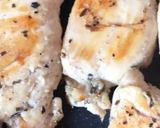 Foto langkah ke 2 dari resep Creamy Herb Chicken.