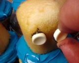 A picture of step 6 of Despicable Me: Minion Cupcakes.
