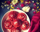 A picture of step 5 of Beetroot Chandrakala Gujiya.