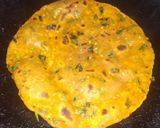 A picture of step 7 of Hariyali Thepla.