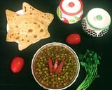 A picture of step 8 of Green Peas Ghugni with Paratha.