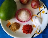 કાચી કેરી નું કચુંબર(kachi keri kachumbar recipe in Gujarati) રેસીપી સ્ટેપ1ફોટો