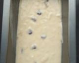 A picture of step 7 of Banana and berries loaf.