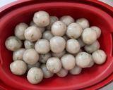 Foto langkah ke 4 dari resep Cilok Kenyal isi ayam - frozen food, Goreng & Kukus.
