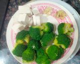 A picture of step 1 of Healthy tofu and Broccoli stir fry.