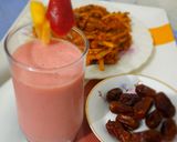 A picture of step 3 of Apple Strawberry Shake.