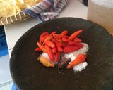Foto langkah ke 2 dari resep Sambal mangga (kweni)dan tomat kecil.