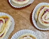 Foto langkah ke 3 dari resep Ham & Cheese Bread Garlic Butter.