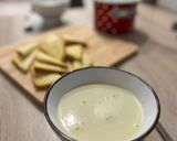 Tejszínes hagyma krémleves recept fázis 2 fotója