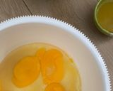 Foto langkah ke 1 dari resep Roll Cake Lembut Simpel Ekonomis.