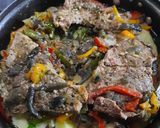 Foto del paso 4 de la receta: Bife multicolor con papas y huevo