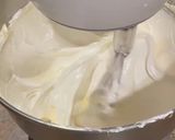 Foto langkah ke 3 dari resep Swiss Meringue Buttercream (SMBC).