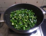 A picture of step 1 of Dahi bhindi.