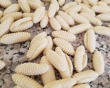 Foto del passaggio 1 della ricetta Cavatelli con sugo e salsiccia.