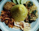 Foto langkah ke 6 dari resep Tumpeng Mini Komplit.
