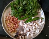 A picture of step 2 of Brinjal and capsicum in green gravy.