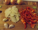 Foto del paso 1 de la receta: Contramuslos de pularda guisados con pimientos