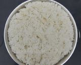 Hình bước làm 2 của món Cơm chiên hải sản ngũ sắc