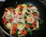 Foto del paso 2 de la receta Noodles al curry con verduras salteadas
