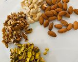 A picture of step 1 of Dates and oats barfi.