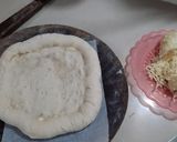 Hình bước làm 2 của món Tự làm pizza