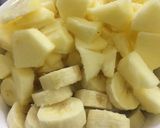A picture of step 9 of Fruit trifle.