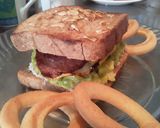 Foto del paso 19 de la receta: Sándwich de Atún... 🍞🥫🥑🥒🥓🥪con aros de Pan de Arroz🍟🥨.